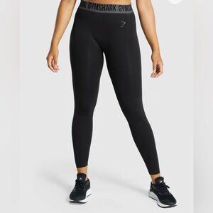 NWOT Gymshark Fit Black Seamless Low Rise Leggings Logo Waistband Size Small